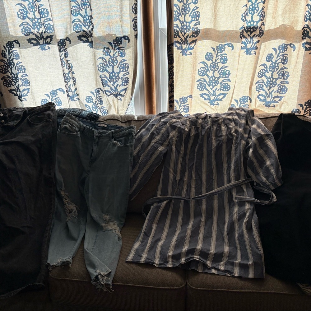 Old Navy/Gap Lot